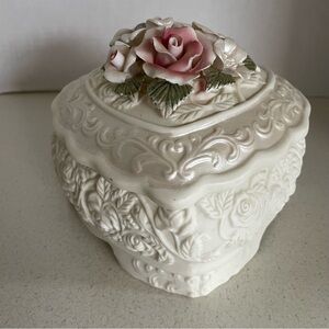 VTG 1990s Large Capodimonte Style Shabby Cottagecore Heart Trinket /Jewelry Box